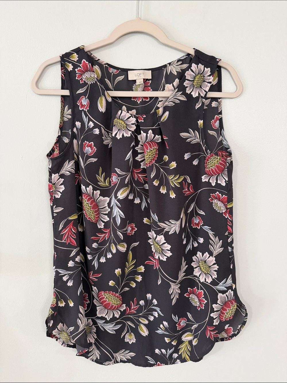 LOFT Black Floral Pleated Sleeveless Camisole